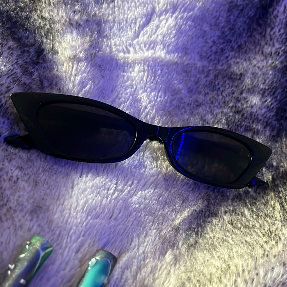 Y2K cat eye black glasses
